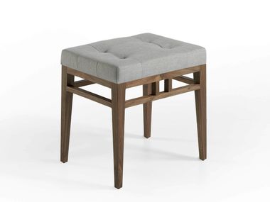 Sgabello imbottito basso capitonné in legno 5027 Angel Cerdá