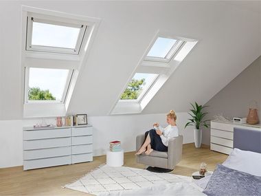 Top-hung roof windows