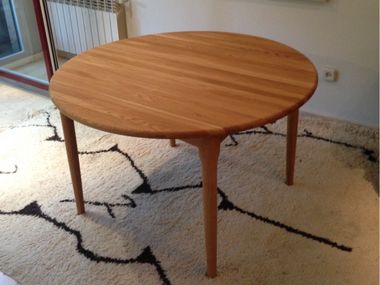 Extending round wooden table 9274G Dyrlund