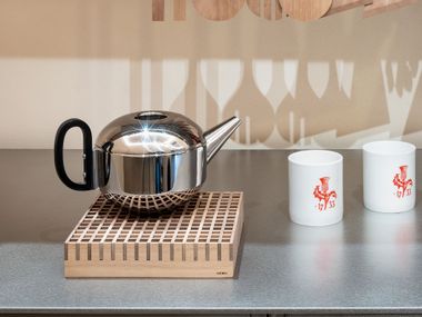 Quadratischer Topfuntersetzer aus Esche DAMA ABIMIS