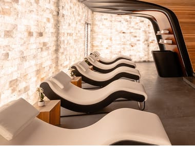 AKT GROUP, CODE - JAVA Chaise longue indoor,con base in acciaio inox lucido e finitura in noce