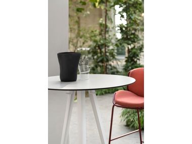 AKY FAST FOOD table By TrabA' design Emilio Nanni