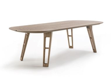 Oval wood veneer table AXEL Frigerio
