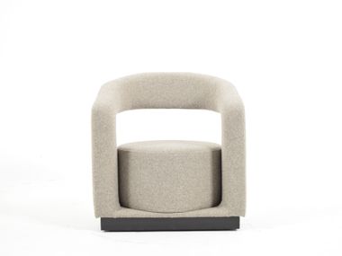 Poltrona in tessuto con braccioli LOVELYN Able