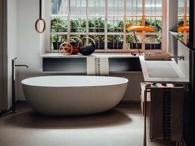 Freestanding oval Cristalplant® bathtub SPOON M Agape