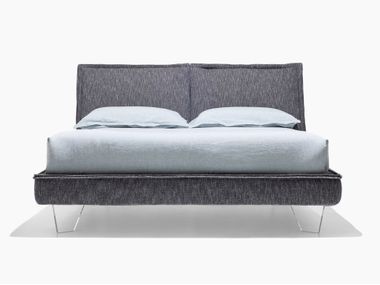 Cama de casal estofada de tecido CALA Alto