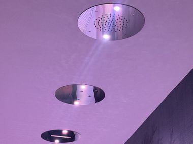 Emotional tunnel with 5 overhead showerheads WATER PARADISE SPA ROUND 30 TOP Aquademy