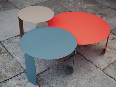 BEBOP Round steel garden side table By Fermob | design Tristan Lohner