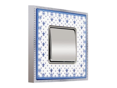 FEDE, BELLE ÉPOQUE PORCELAIN Serie civile in ottone