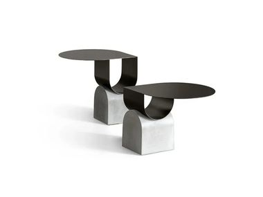 Tavolino in cemento con piano in metallo VAGUE Bonaldo