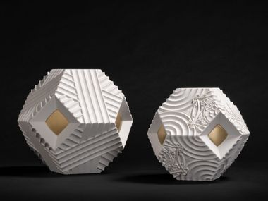 Florero hecha a mano de cerámica OCTA / OCTO Bosa