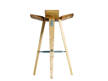 Sgabello alto da bar in legno CLOVER HOOKL und STOOL