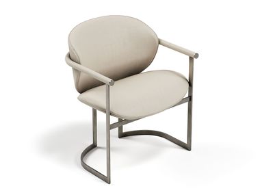 Sedia imbottita in pelle con braccioli FLORA Capital Collection