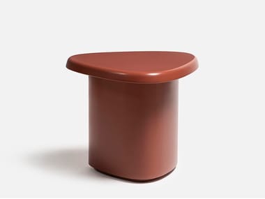 Tavolino triangolare in legno laccato con base centrale BITT Carpanese Home