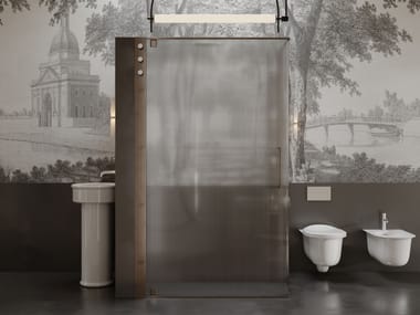 Box doccia con porta pivotante su misura OLTRE Cesana