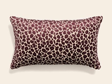 Rechteckiges animalier Kissen FÉLIN LÉOPARD BURGUNDY Clovi Paris