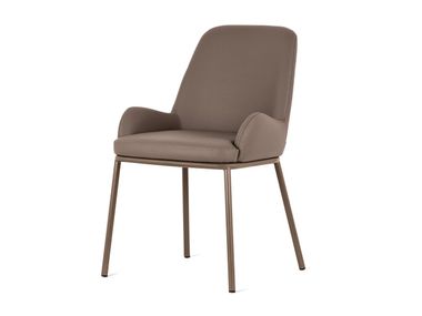 Silla tapizada con brazos FLAIR Connubia