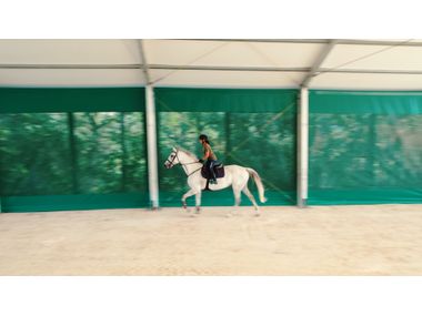 RIDING ARENA COVERS Estrutura tensionada By Cover Technology