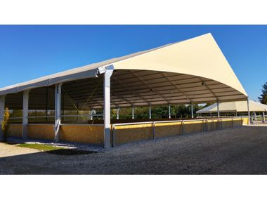 RIDING ARENA COVERS Estrutura tensionada By Cover Technology