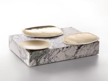 Tavolino basso monolitico in marmo con vassoio BETWEEN NATURE DE CASTELLI