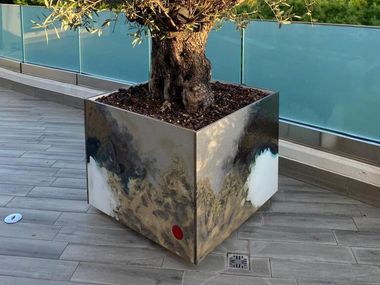 Quadratischer Blumenkasten aus Majolika-Lavastein PLANTERS DOMIZIANI