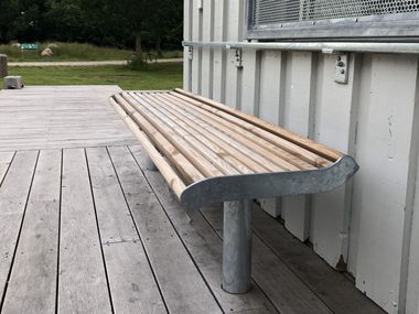 Backless steel and wood bench INSTINCT Decona