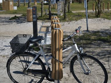 Steel and wood bollard / bicycle rack INSTINCT Decona