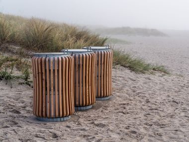 Outdoor steel and wood litter bin with lid INSTINCT LARGE Decona