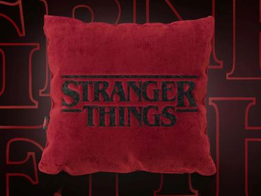 Cuscino quadrato ricamato in velluto STRANGER THINGS Divani.Store