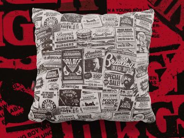 Cuscino quadrato in tessuto con scritte HAWKINS POST Divani.Store