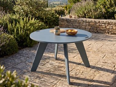 Round polyethylene table for public areas BEAT Donye