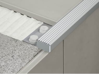 EMAC Italia, NOVOPELDAÑO® 4 ALUMINIO Profilo paragradino in alluminio