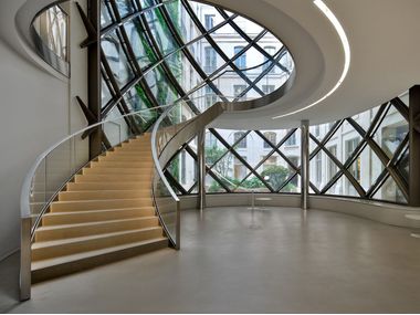Escalera de caracol helicoidal L'OREAL PARIS EeStairs