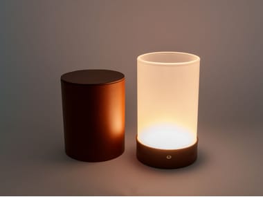 Lampada da tavolo in pelle e Pyrex® con ricarica USB CHAPEAU Emera Design