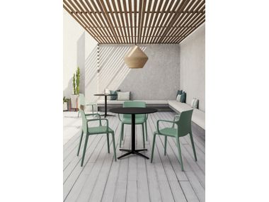 FLUIT Stackable polypropylene garden chair with armrests By ACTIU ...