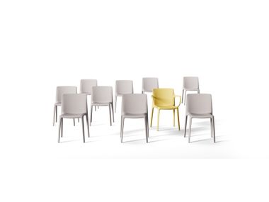 FLUIT Stackable polypropylene garden chair with armrests By ACTIU ...