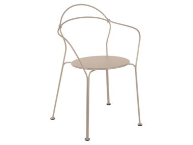 Sedia da giardino in acciaio con braccioli AIRLOOP Fermob