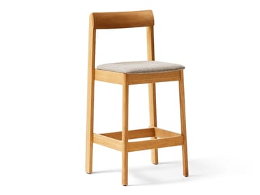 Form & Refine, BLUEPRINT Sgabello alto in rovere con seduta imbottita con poggiapiedi