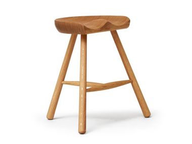 Low oak stool with footrest SHOEMAKER CHAIR™ N. 49 Form & Refine