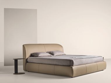 Gepolstertes Doppelbett aus Leder mit Bettkasten LOREN Frag