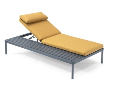 Lettino da giardino reclinabile con pratico piano d'appoggio integrato ETESIAN COAST GABER