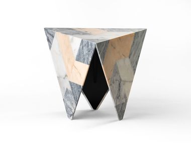 Mesa de centro triangular de mármore STOME GALRÃO