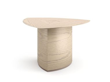 Triangular wooden meeting table with electrical outlets CONNECT HURTADO