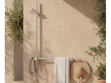 Douche de jardin murale en acier avec douchette FORMALIBERA IB