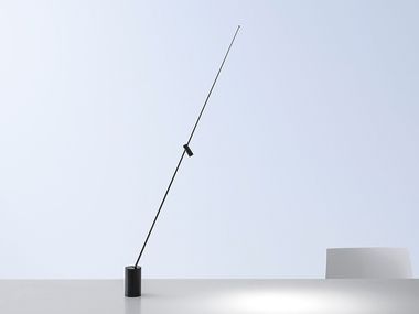 Lampada da tavolo a LED orientabile in metallo DAVIDE GROPPI - FM In Stock