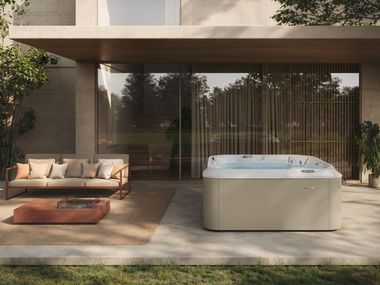 7-seats above-ground hydromassage minipool OMNIA™ Jacuzzi®