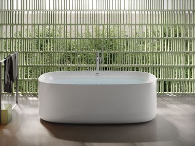 Oval freestanding acrylic bathtub VIS Jacuzzi®