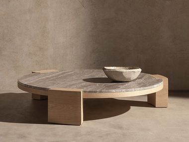 Mesa de centro redonda baixa de carvalho HIKU TEA STONE KĀNA Objects