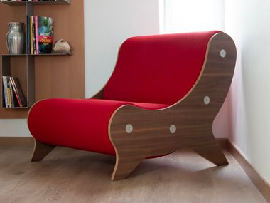 Sessel aus Stoff mit Armlehnen MW06 ARMCHAIR IN WOOD KUUMO