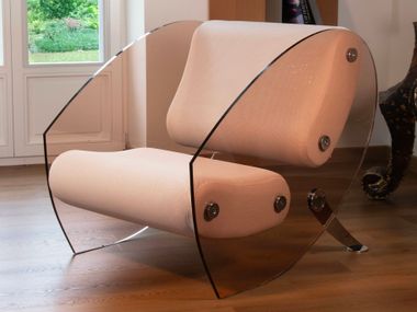 Sessel mit Armlehnen MW07 ARMCHAIR IN BRONZE PMMA, FOAM SEAT KUUMO